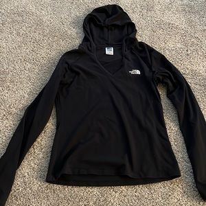 Womens The North Face pullover top. Size Large